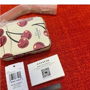 ❤️❤️❤️NWT Authentic Coach zip card case/Gold hardware ❤️❤️❤️